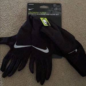 Nike Lightweight Fleece Women’s Headband & Gloves